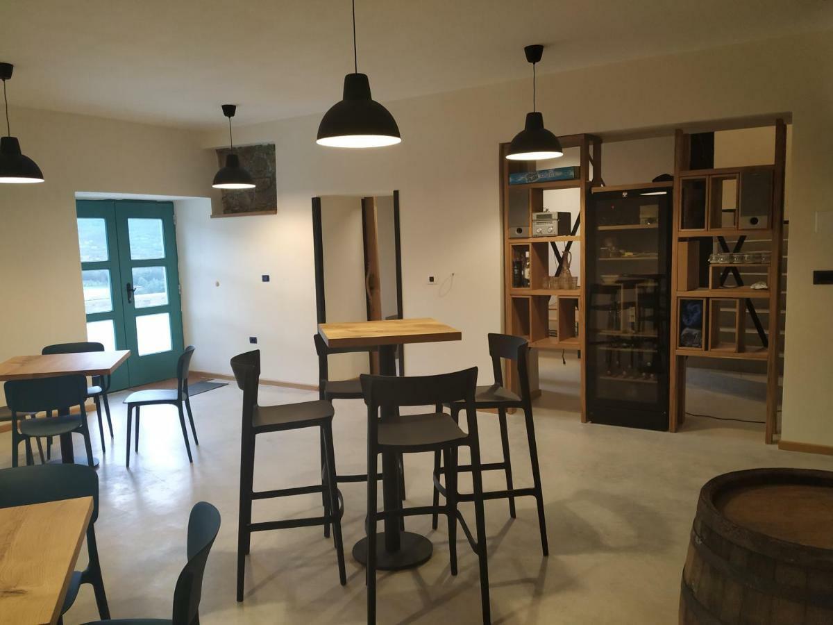 B & W Kriz Acomodação com café da manhã Ajdovščina Exterior foto